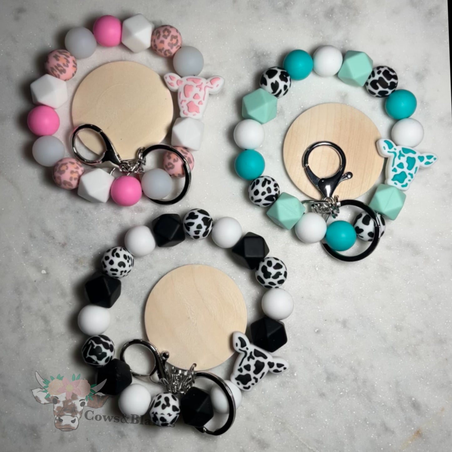 COW HEAD AND PRINT SILICONE BEADED STRETCH WRISTLET WITH WOODEN DISC